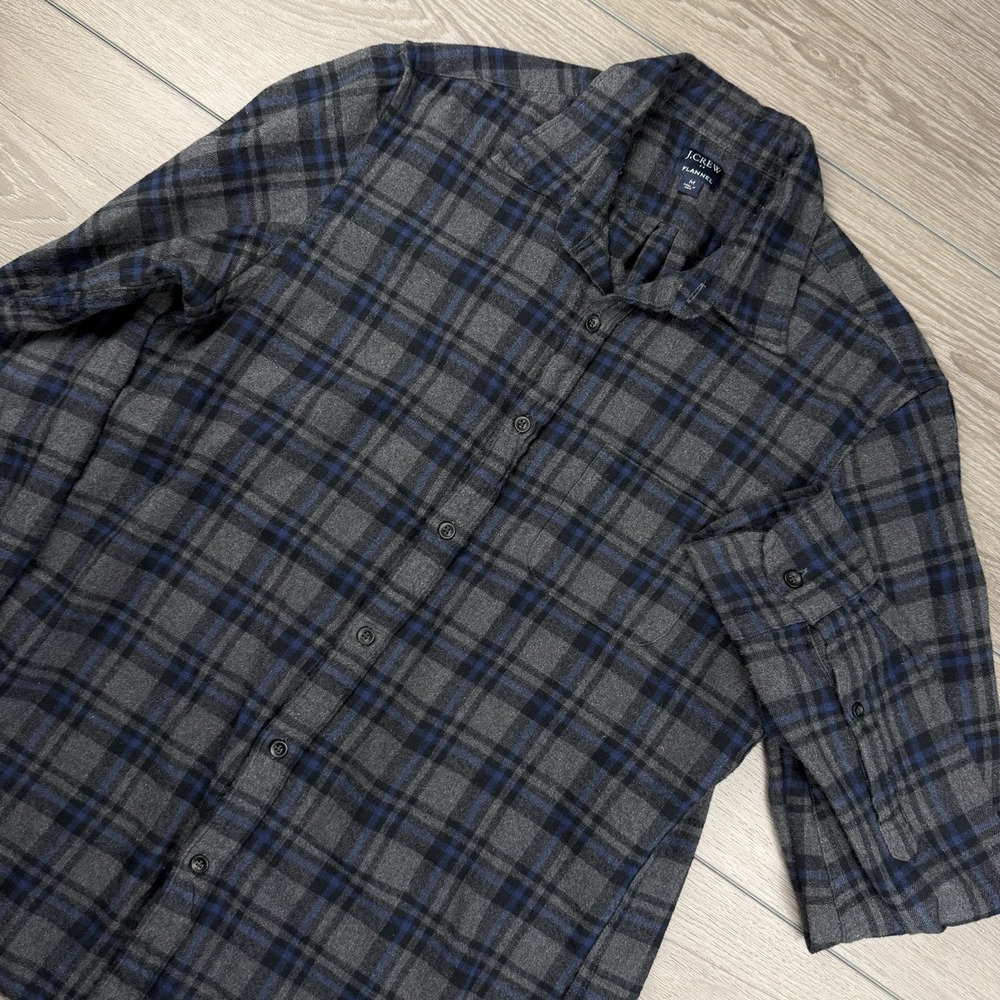 J Crew Men's Plaid Flannel Button Up Shirt Grey Blue Size Medium